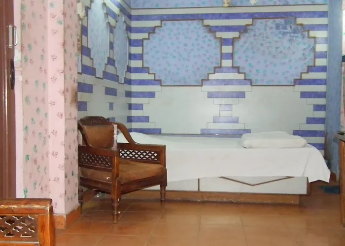 Hotel Paras