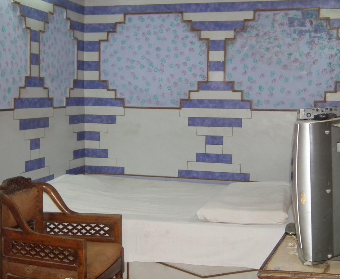 Mini-hôtel Paras 2*